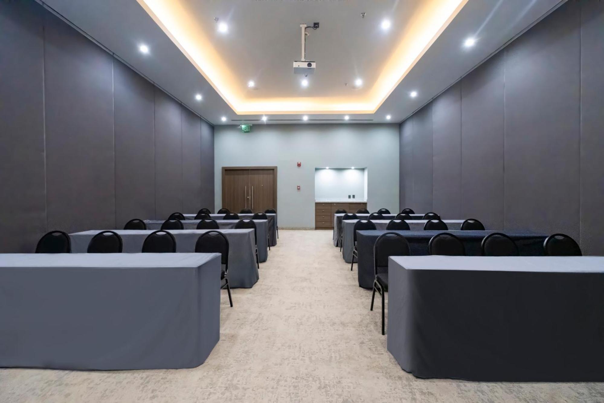 Holiday Inn Uruapan By Ihg מראה חיצוני תמונה