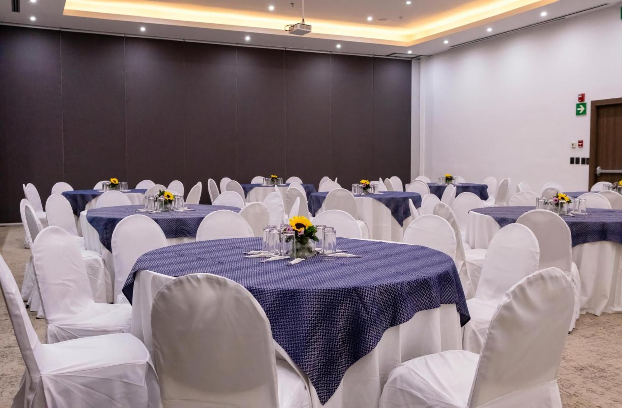 Holiday Inn Uruapan By Ihg מראה חיצוני תמונה