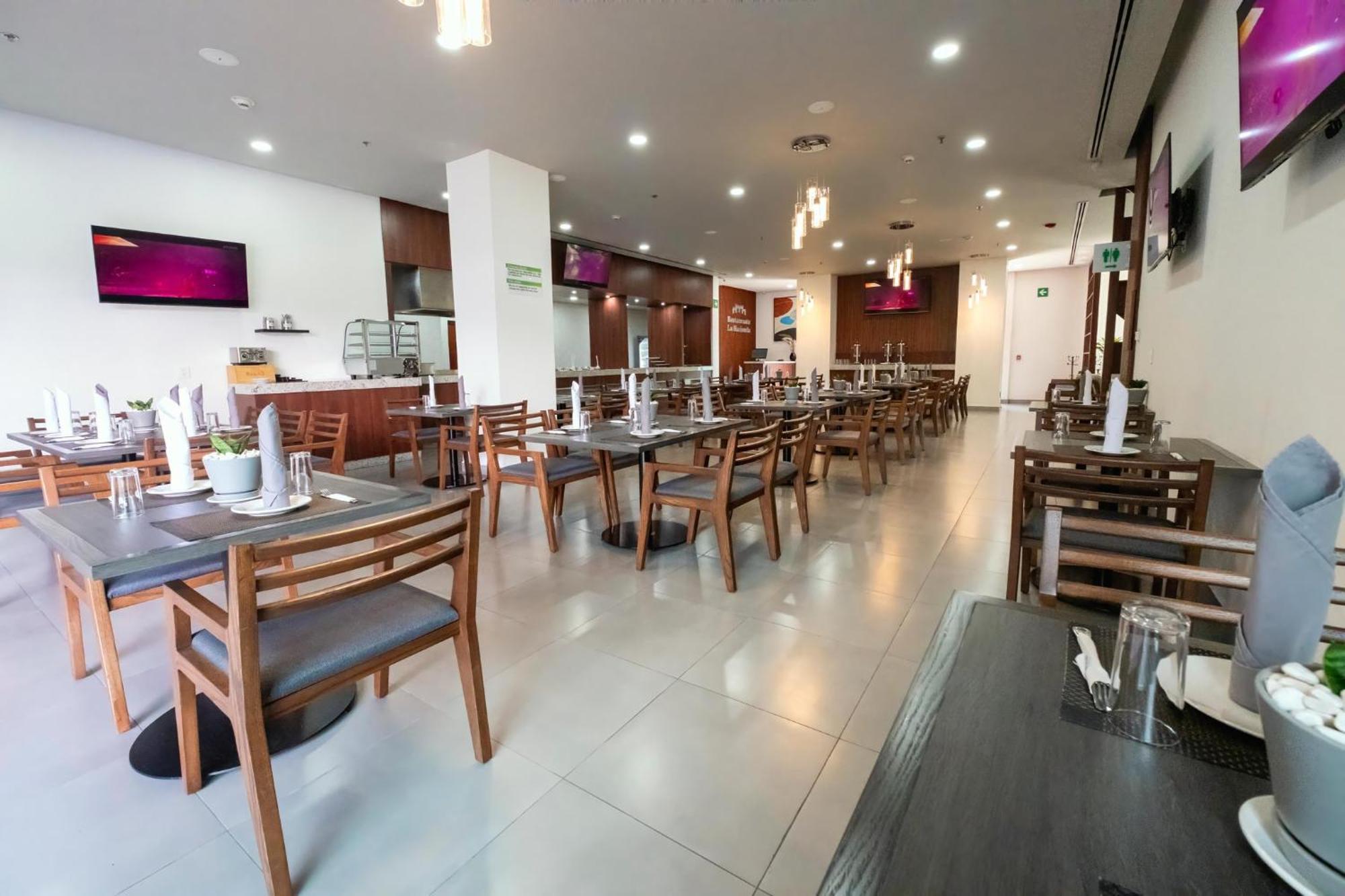 Holiday Inn Uruapan By Ihg מראה חיצוני תמונה