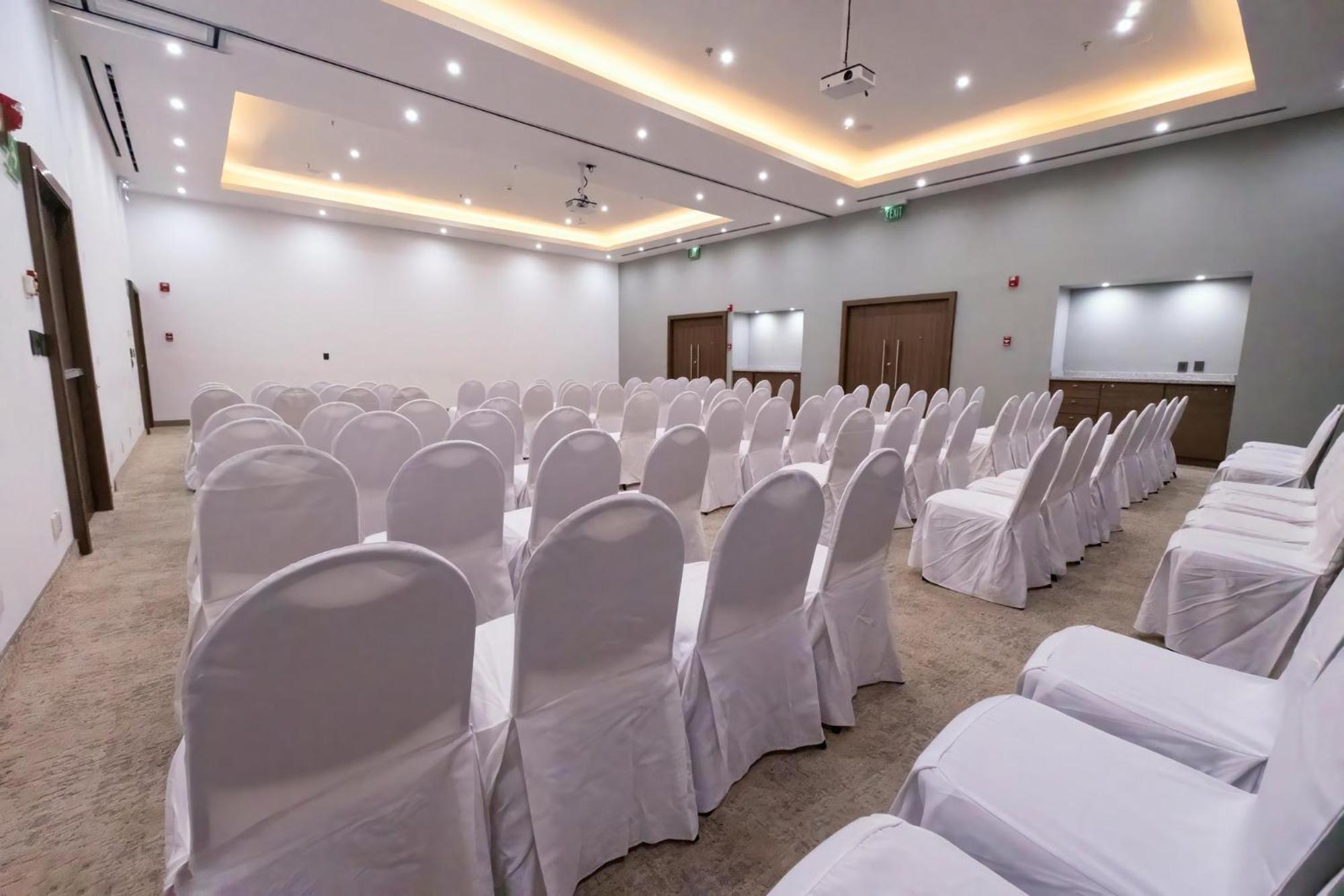Holiday Inn Uruapan By Ihg מראה חיצוני תמונה
